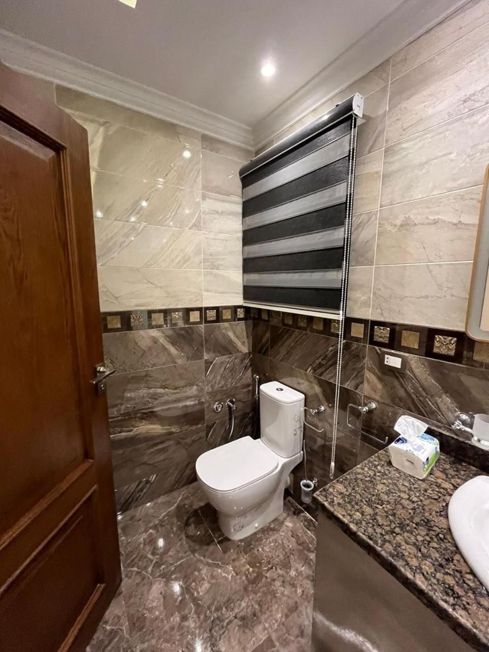 شفة فندقية بالدقي Apartment *