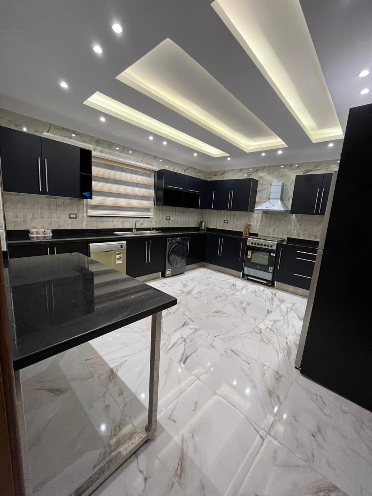 شفة فندقية بالدقي Apartment *