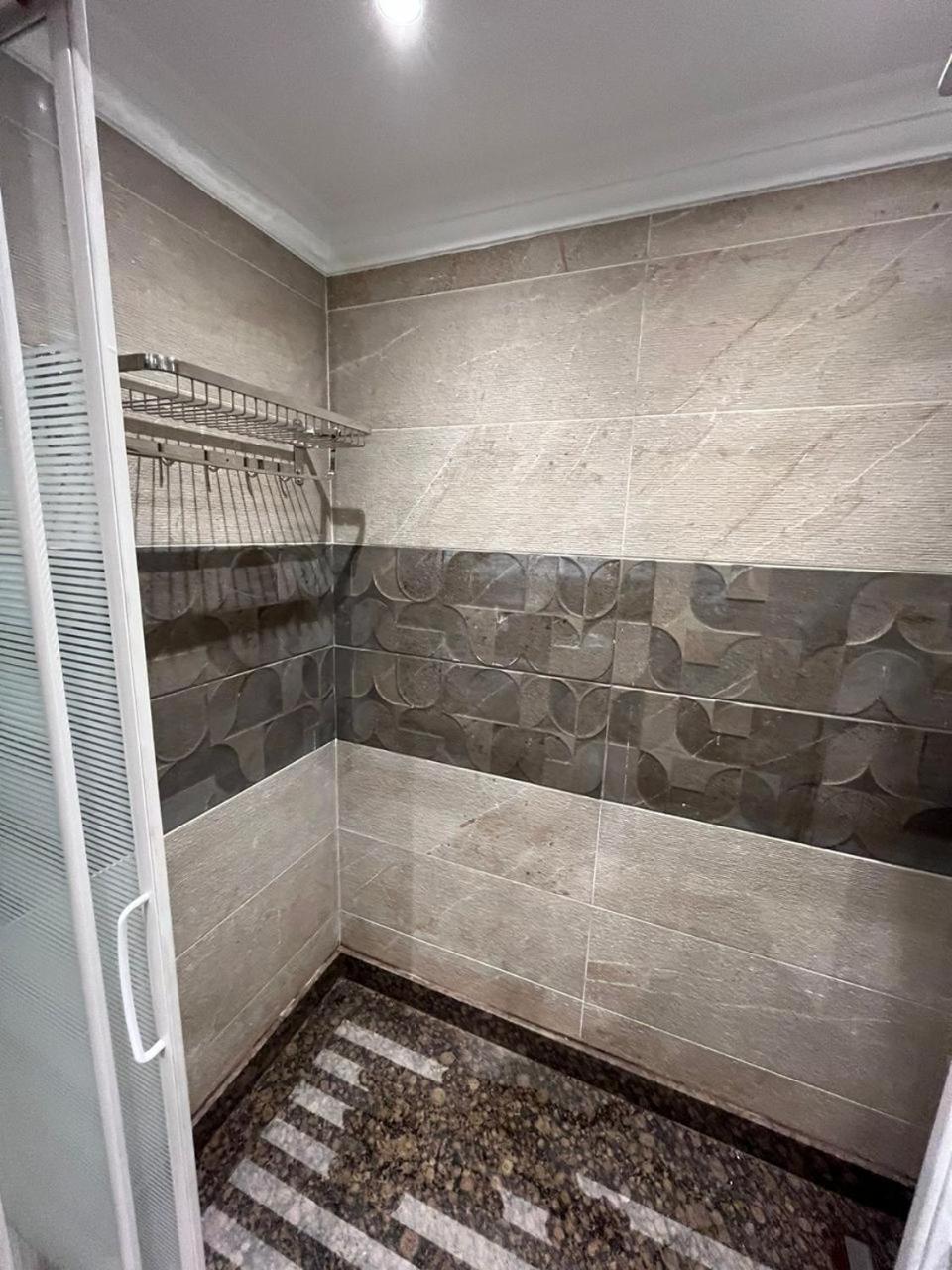 شفة فندقية بالدقي Apartment *
